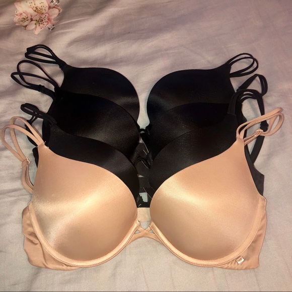 Victoria's Secret Other - ✨ Victoria’s Secret Set of 4 Bras